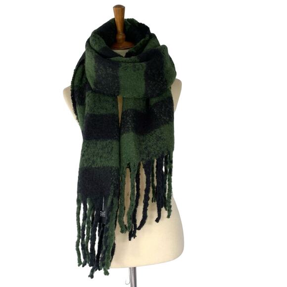 INC International Concepts Green/Black Plaid Scarf - Picture 1 of 6